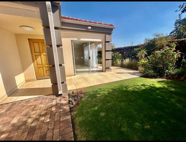 2 BEDROOM TOWNHOUSE FOR SALE IN VANDERBIJLPARK SW 1